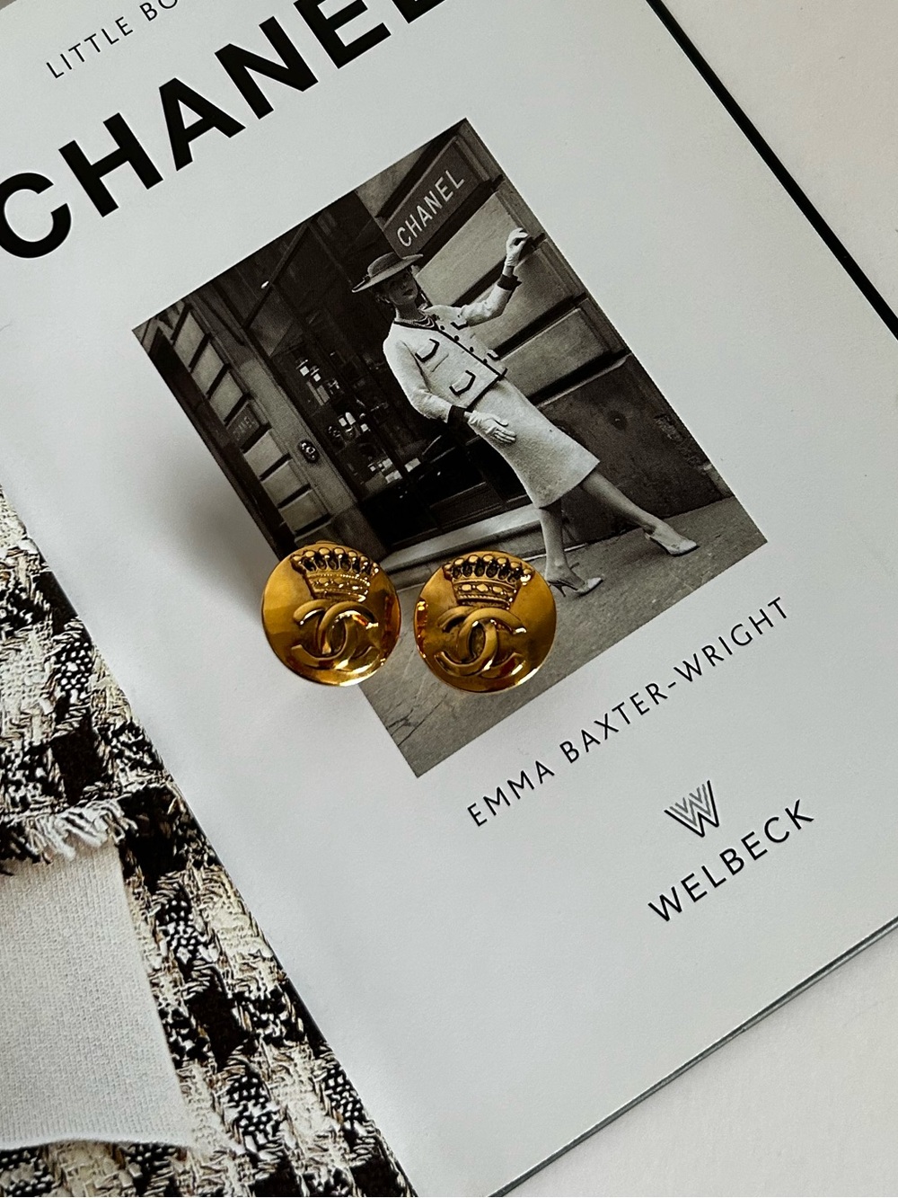 CHANEL Gold Crown CC Button Earrings - Gold